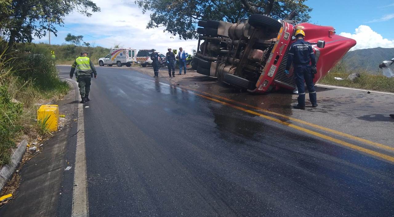 Accidente vehicular en el sector Los Altares entre Gigante y Hobo 1
