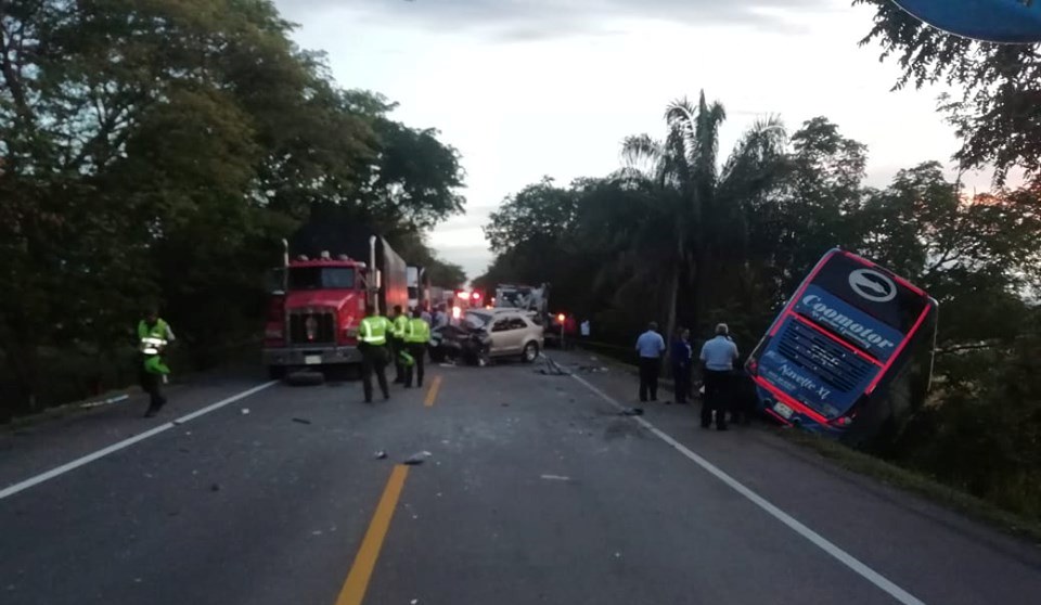 Trágico accidente de tránsito la madrugada de este miércoles en la vía Neiva - Bogotá 2