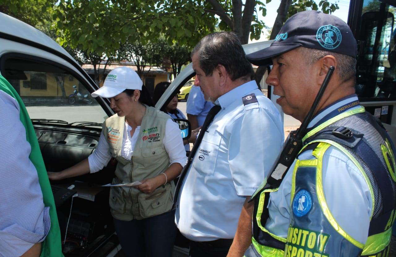 Acciones de control de gases a vehículos de servicio público en Neiva 3