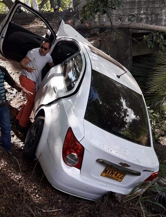 Aparatoso accidente en la vía entre Campoalegre y Hobo 2