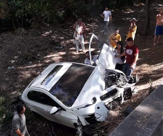 Aparatoso accidente en la vía entre Campoalegre y Hobo 3