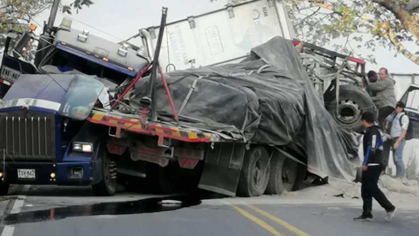Aparatoso accidente se produjo en el sector Los Altares entre Gigante y Hobo 1