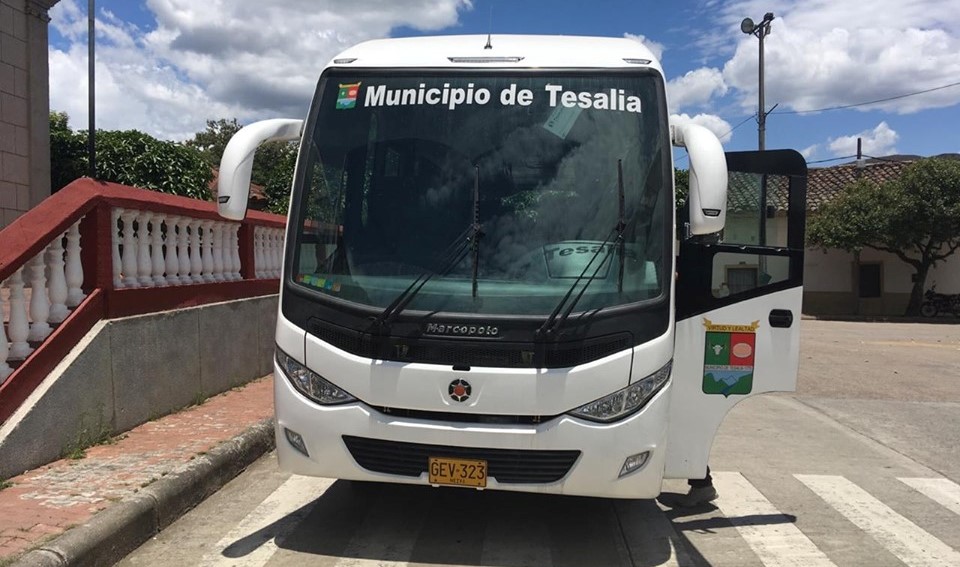 Bus para transporte escolar fue entregado a la comunidad de Tesalia 2