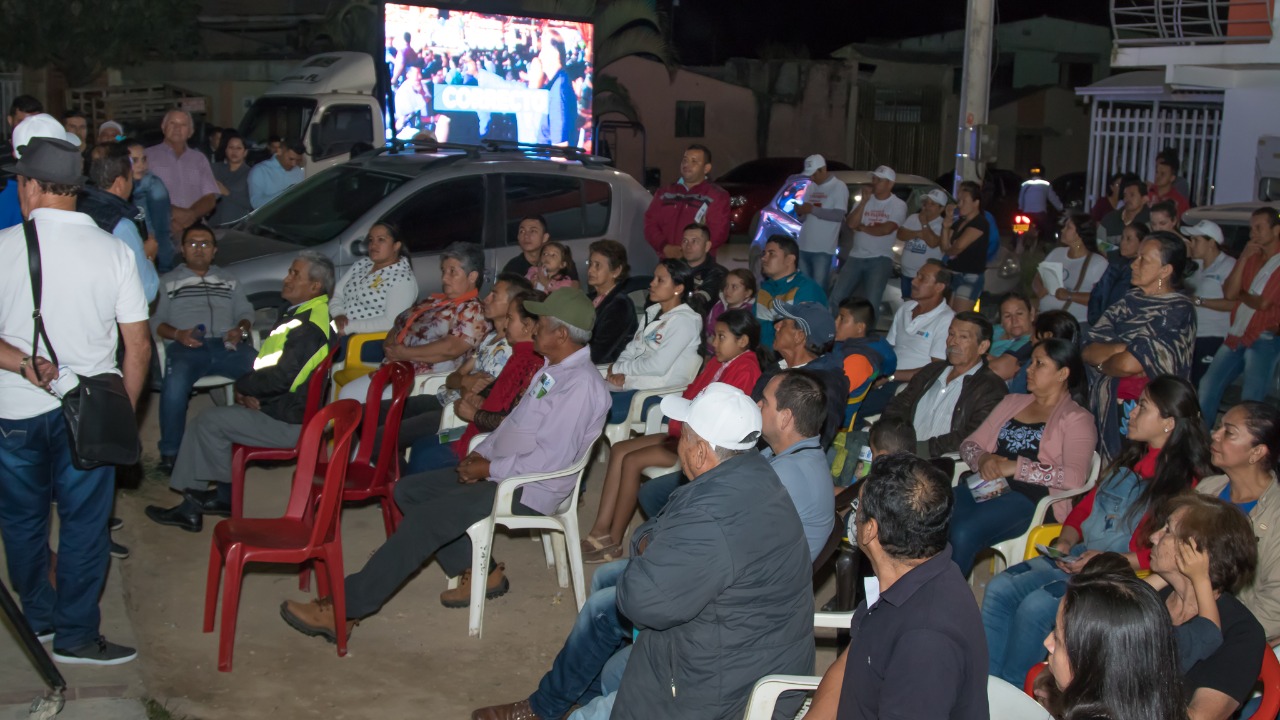 Multitudinaria reunión en el barrio Antonio Nariño con Edgar Muñoz 1
