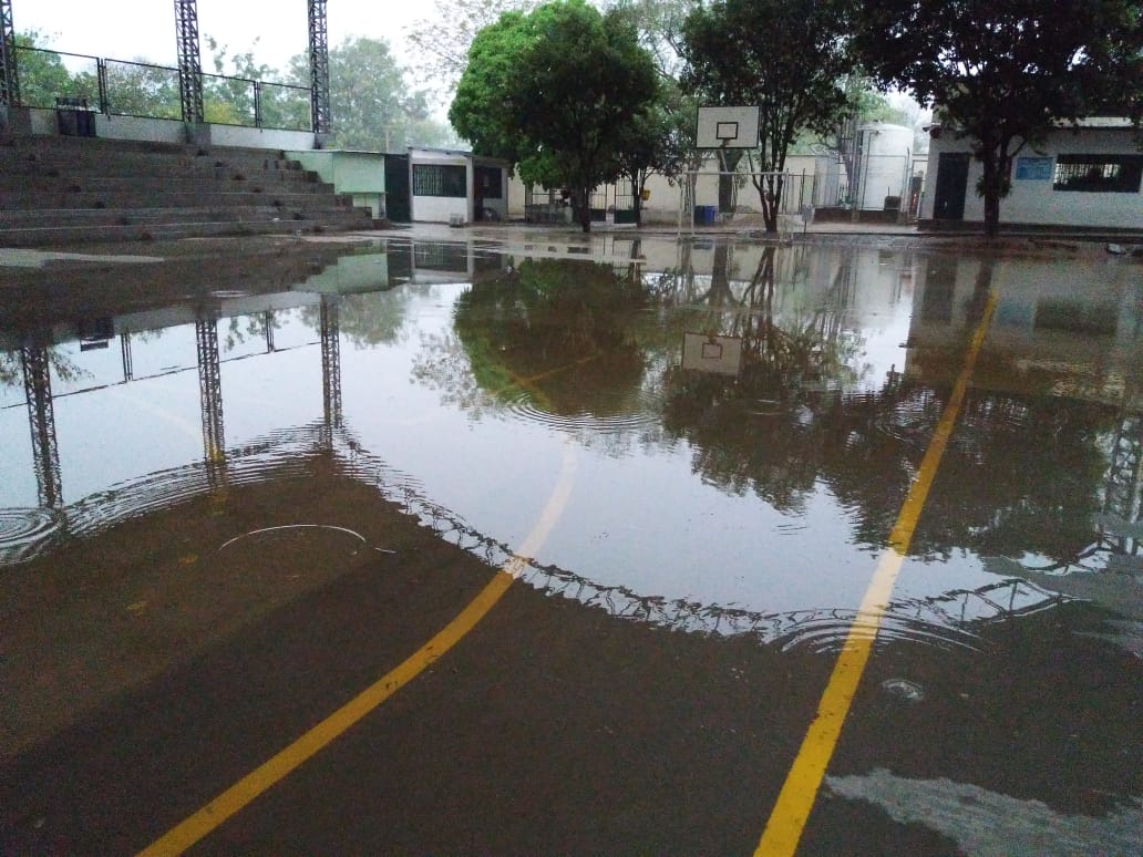 Lluvias causan estragos en institución educativa de Hobo 2