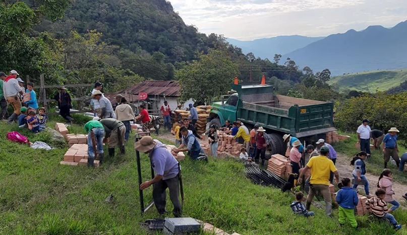 Construcción de hornillas ecológicas en la vereda La Granja de Colombia Huila 1