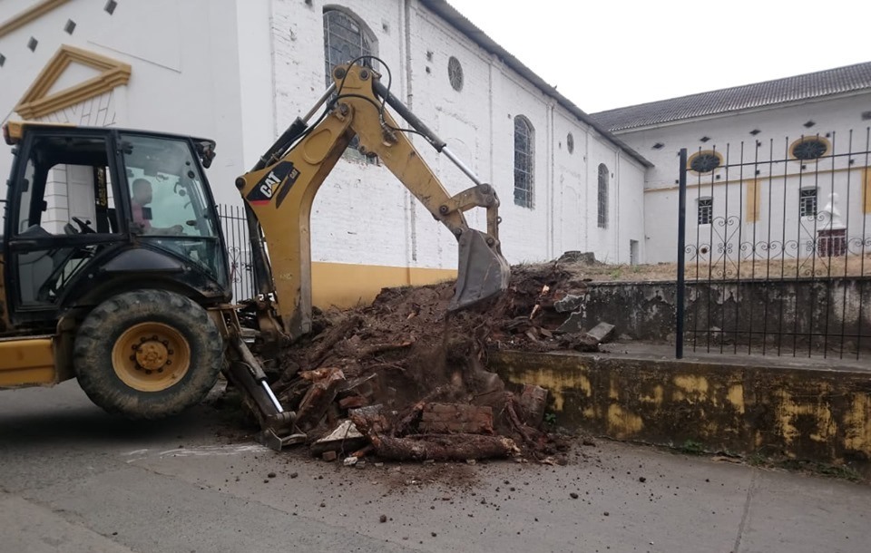 Obras de remodelación estructural en el parque principal de Tarqui 2