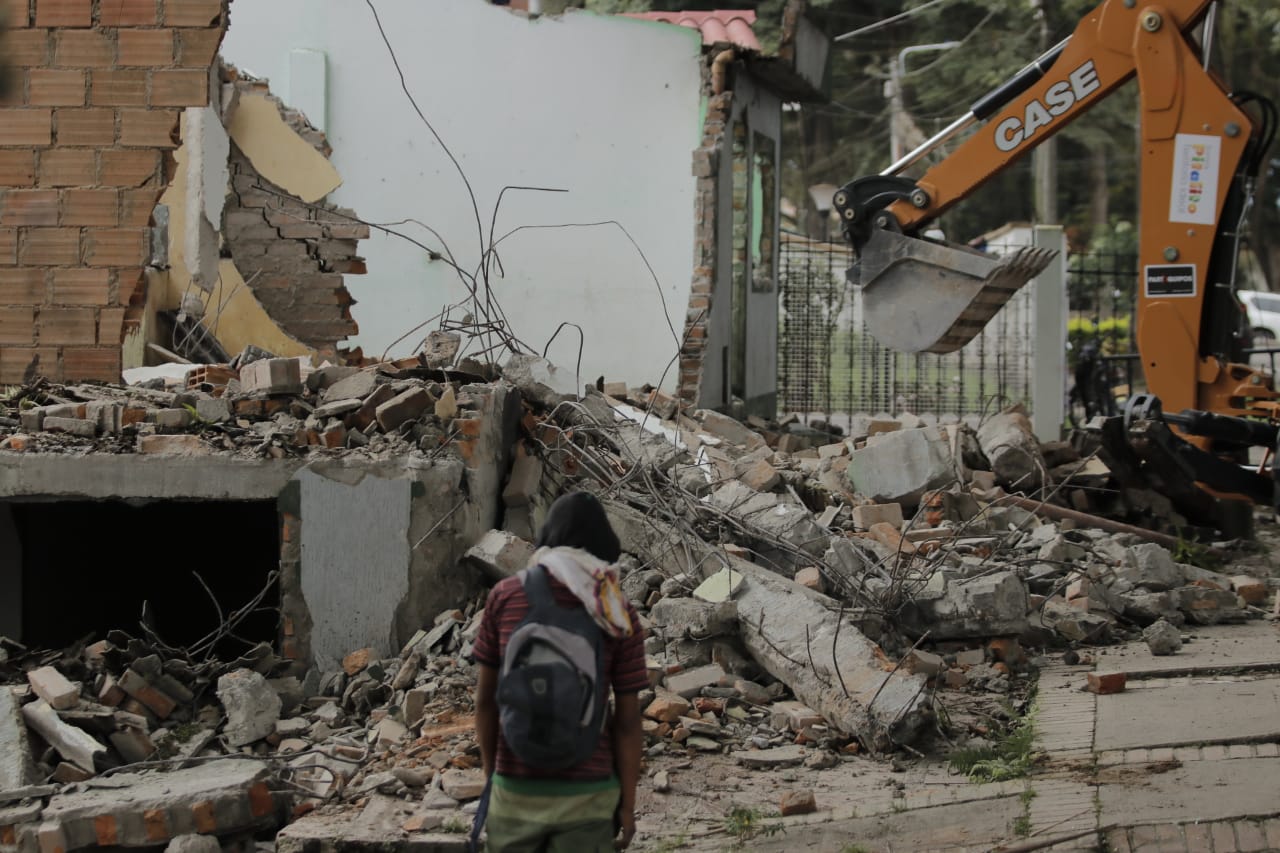 En Pitalito fue demolido inmueble por riesgo de colapso 1