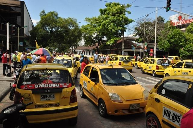 Taxistas de Neiva deberán desmontar la publicidad política de sus vehículos 1