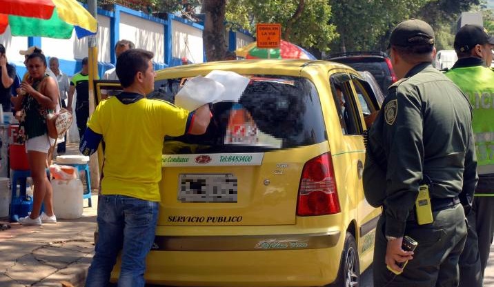 Taxistas de Neiva deberán desmontar la publicidad política de sus vehículos 3
