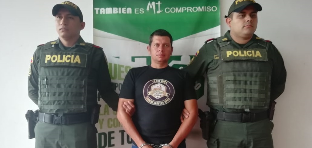 Le propinó diez puñaladas a su esposa en Tello. La policía, lo capturó 1