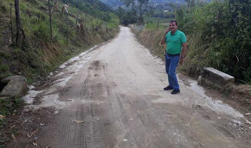 Comunidades de Garzón satisfechas por labores de mantenimiento vial 2