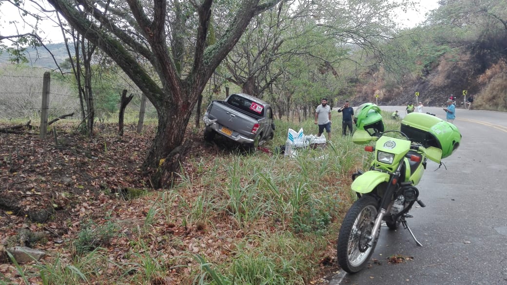 Accidente en La Guaira entre Timaná y Altamira fue atendido por las autoridades 2