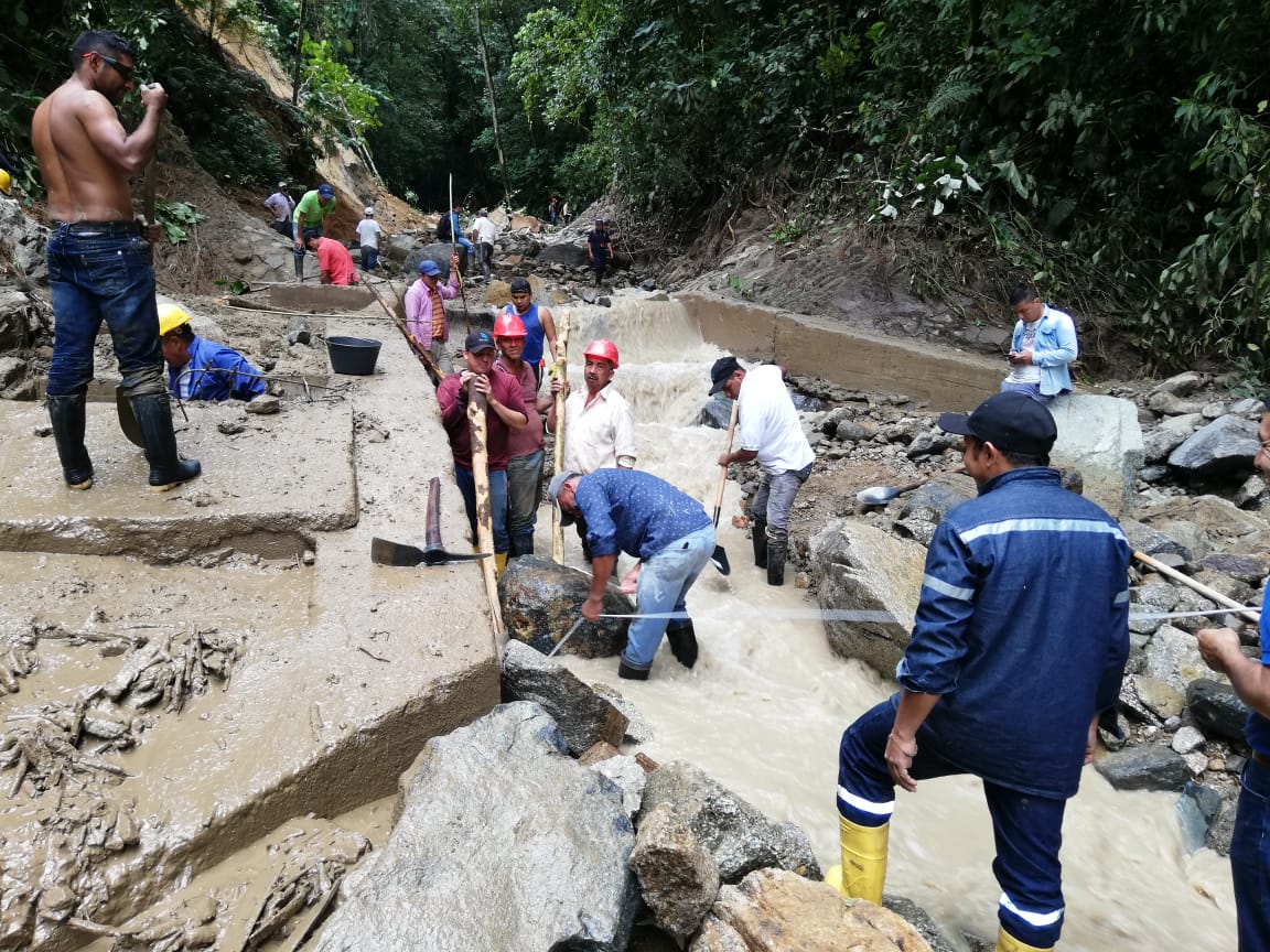 Geólogos visitan la zona de emergencia en Acevedo 2