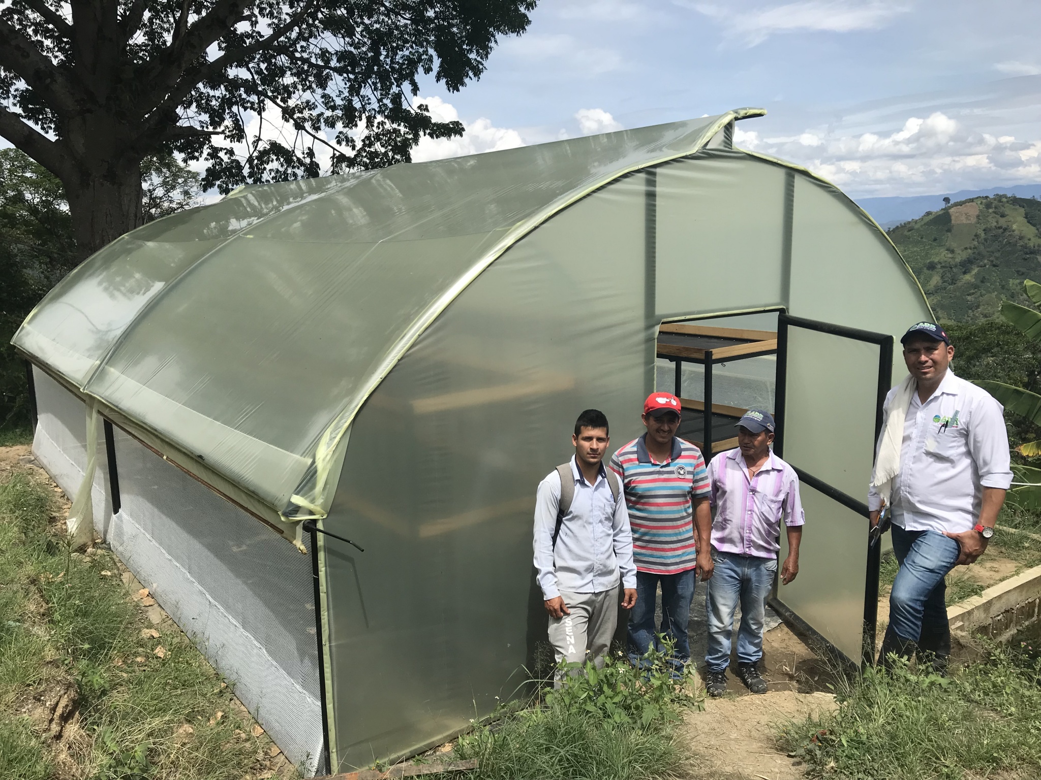 ADR entregó a 41 familias de Guadalupe proyecto de secaderos de café 1