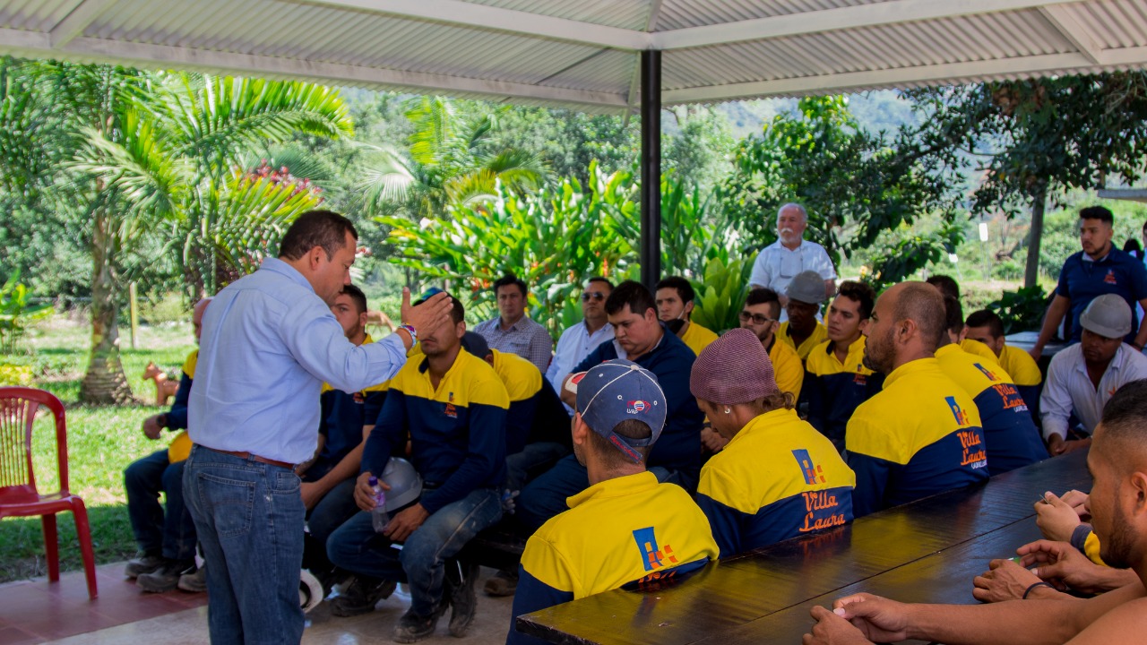 Edgar Muñoz Torres se fortalece con el sector de la industria laboyana 1