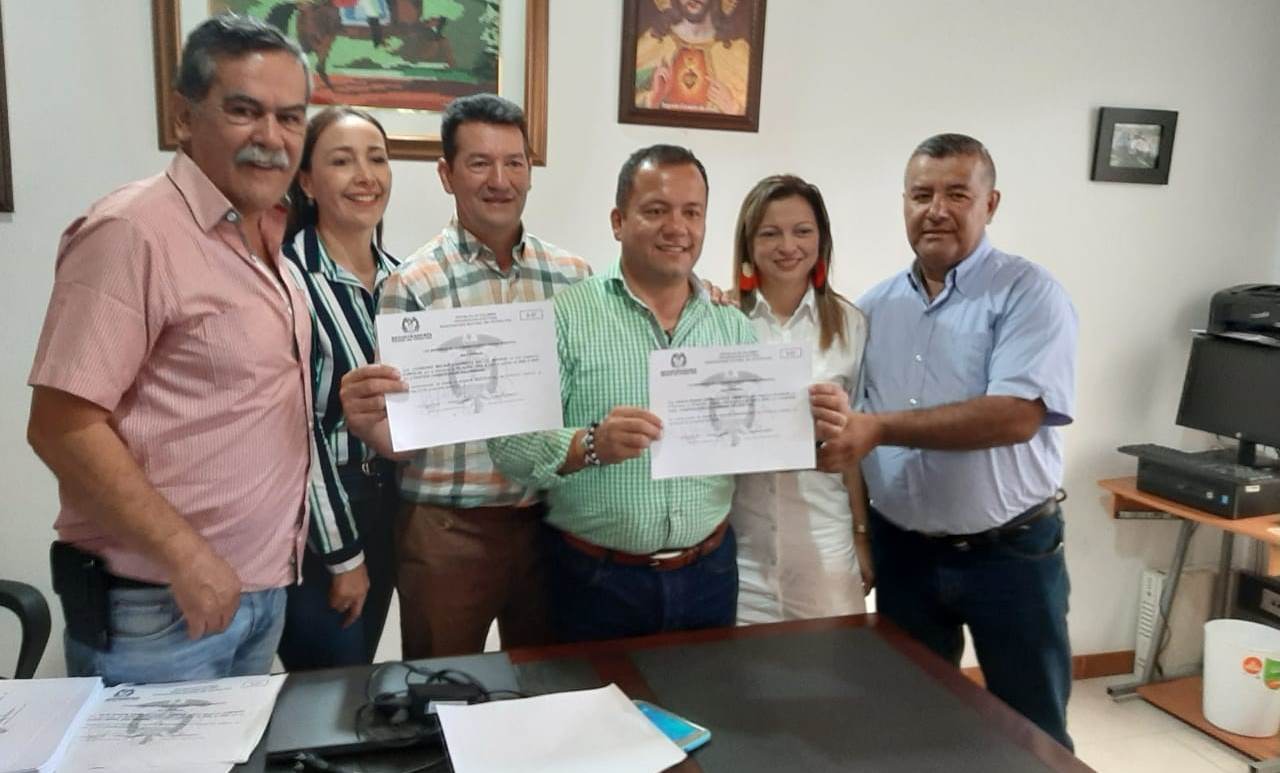 Edgar Muñoz Torres recibió su credencial como el nuevo alcalde de Pitalito 1
