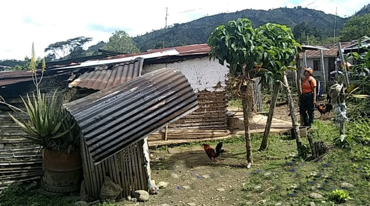 Vendaval causó daños en viviendas de dos veredas en Gigante 3