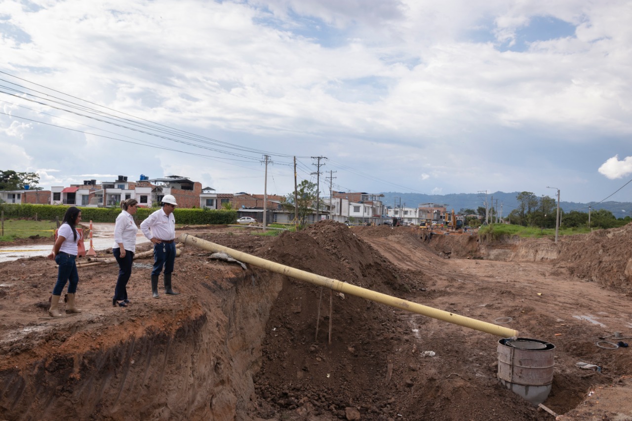 Supervisan obras de pavimentación de la vía hacia la Usco en Pitalito 1