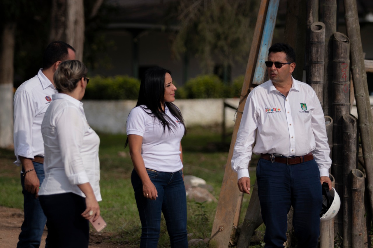 Supervisan obras de pavimentación de la vía hacia la Usco en Pitalito 3