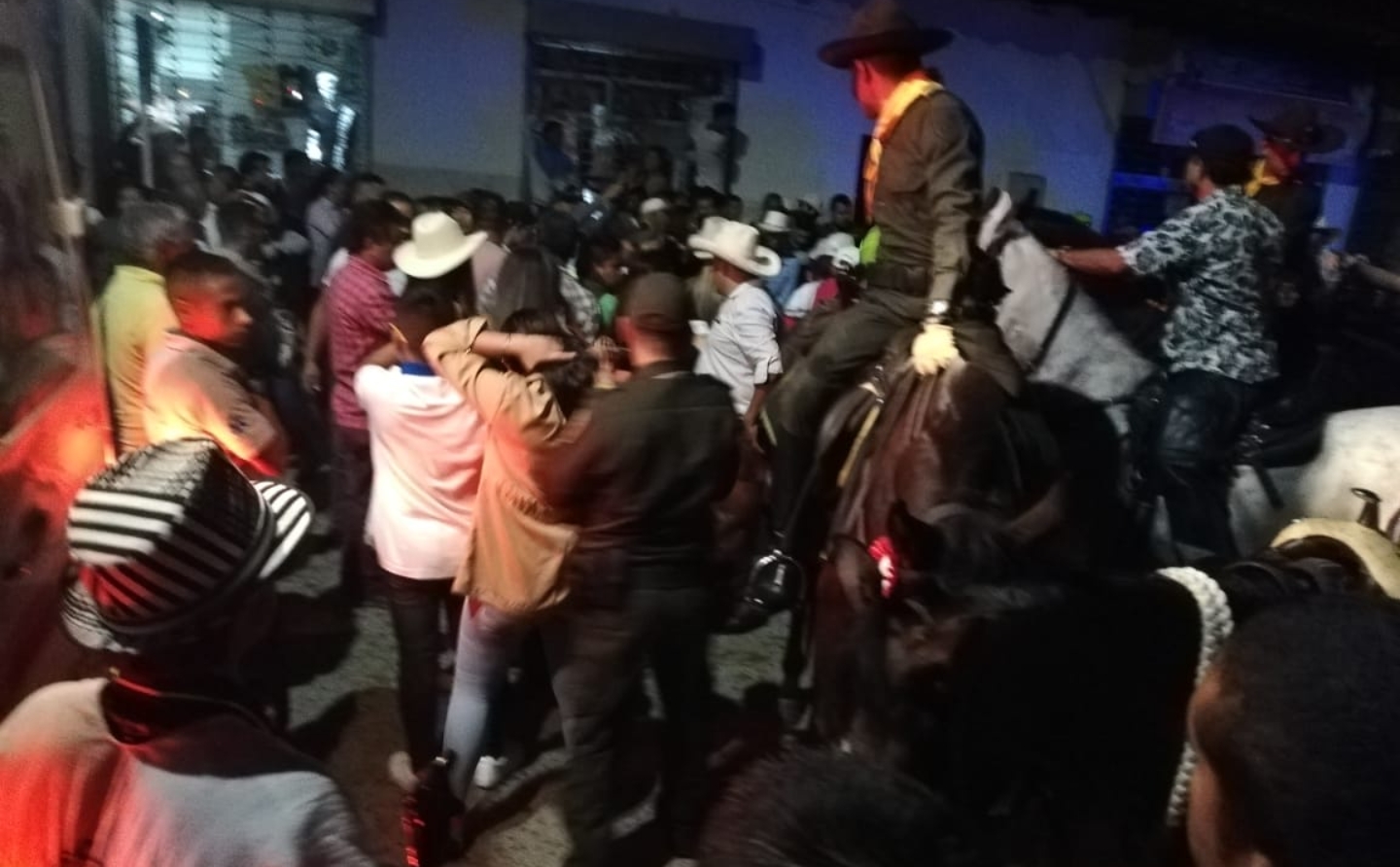 Intolerancia en Pitalito, caballista fue baleado en pleno desfile 1