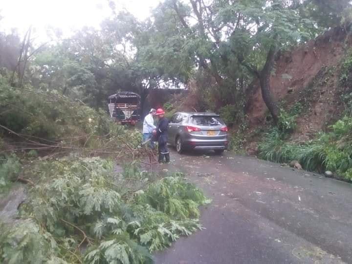 Invierno provoca cierre de la vía Yaguará-Neiva 2