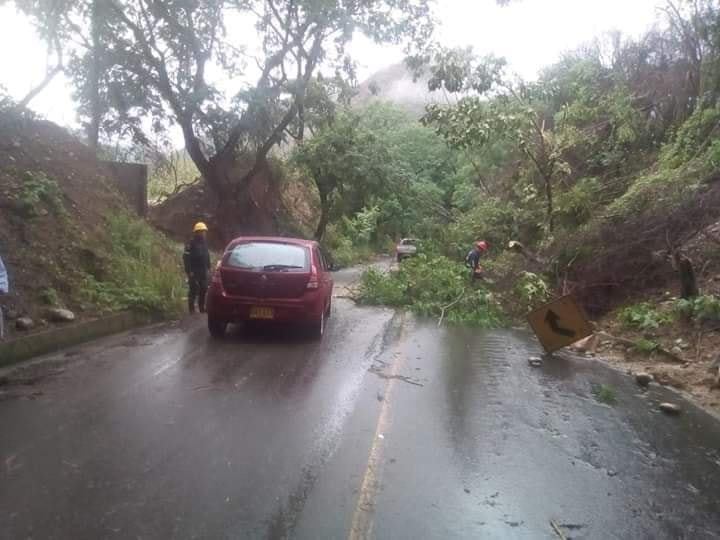 Invierno provoca cierre de la vía Yaguará-Neiva 3