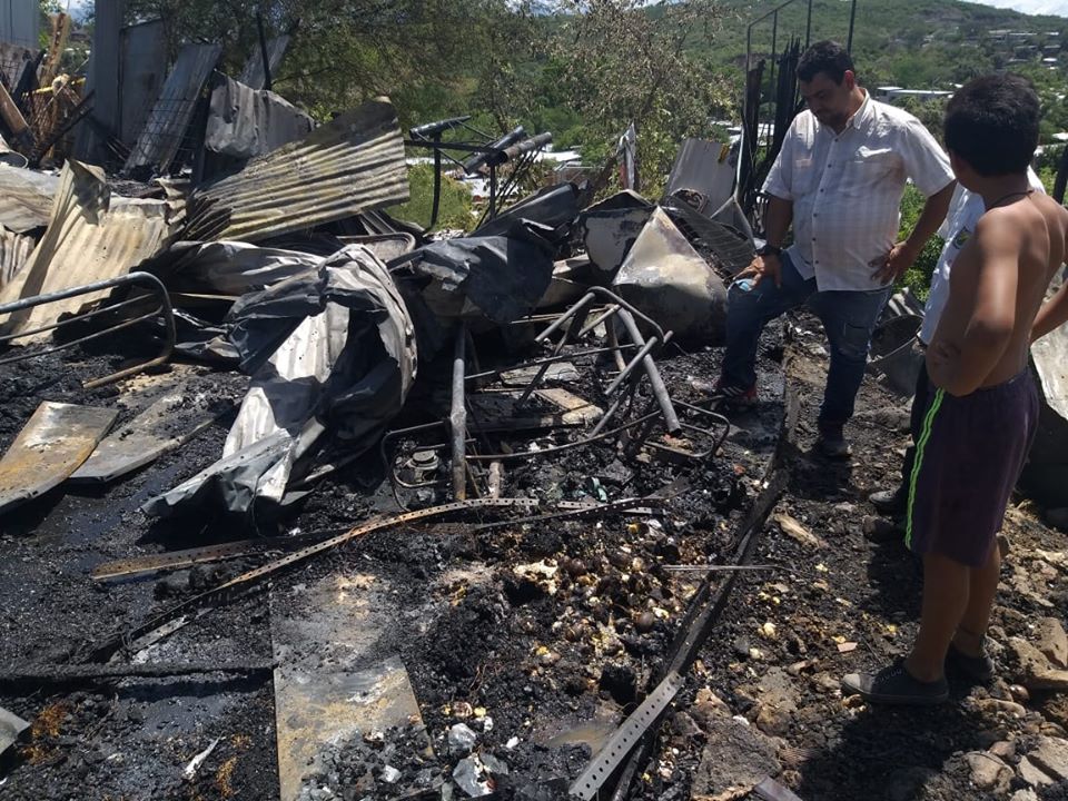 Incendio acabó con dos humildes viviendas en Neiva 1