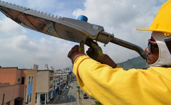 Obras de mantenimiento y ampliación del alumbrado público en Rivera 1