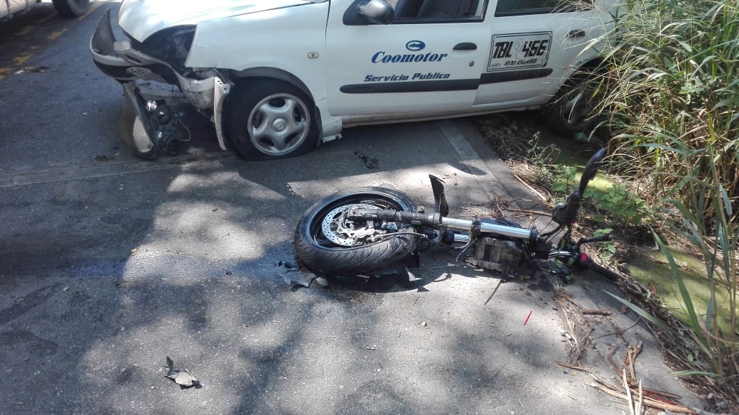 Aparatoso accidente en la vía Altamira-Timaná, dejó dos heridos 3