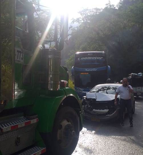 Reportan dos emergencias viales en cercanías a Garzón 2
