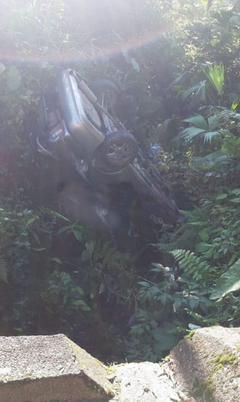 Accidente en la vía Suaza-Florencia dejó tres personas heridas 1