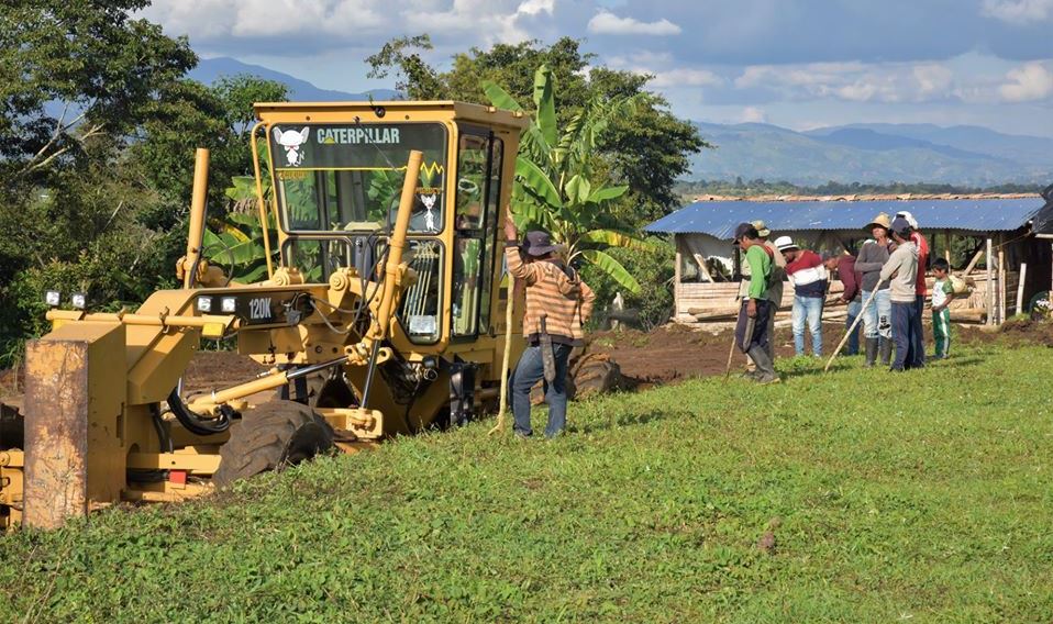 Inició construcción de cancha deportiva para cinco veredas de Isnos 1