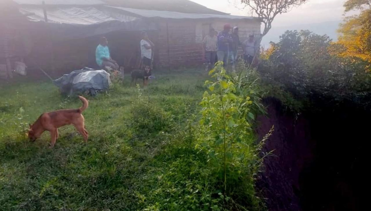 Por alto riesgo, familia de vereda en Pitalito deberá salir de su vivienda 1