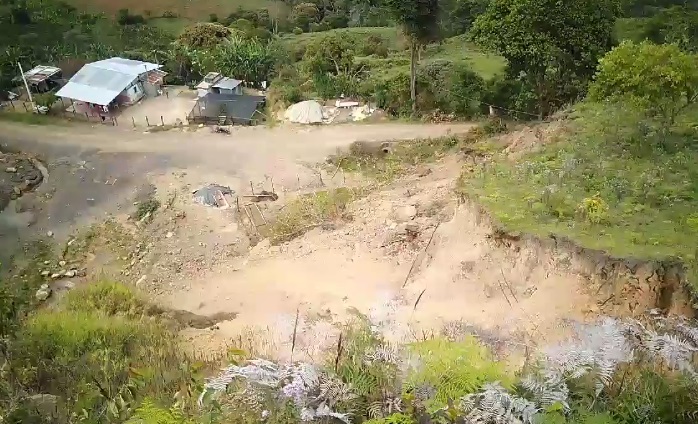 Inmensa falla geológica amenaza con afectar varias comunidades en Baraya 3