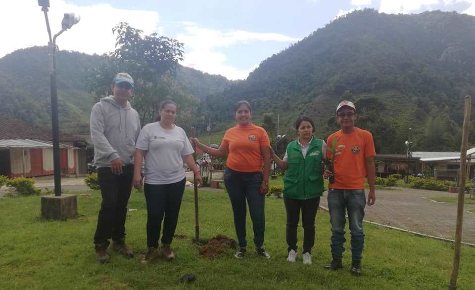 Conformado grupo de monitoreo ambiental comunitario en Saladoblanco 3