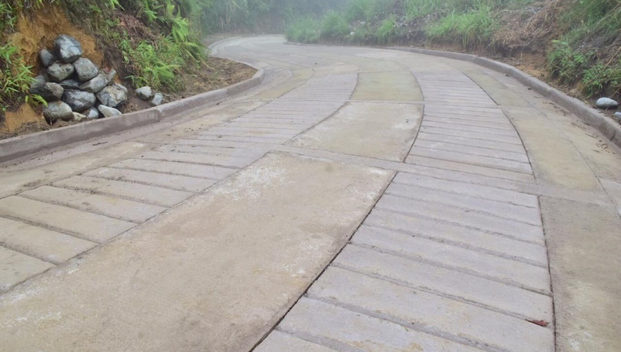 Avanza construcción de placa huella en zona rural de Paicol 1