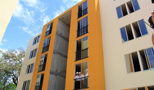 78 familias de El Pital ya tienen su vivienda propia en Torres de la Gaitana 1