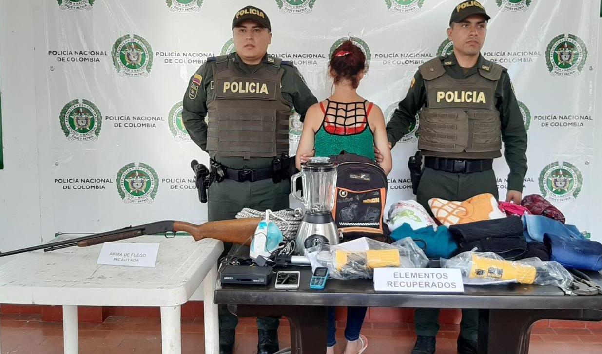 Adolescente fue aprehendida con varios elementos hurtados en El Agrado 2