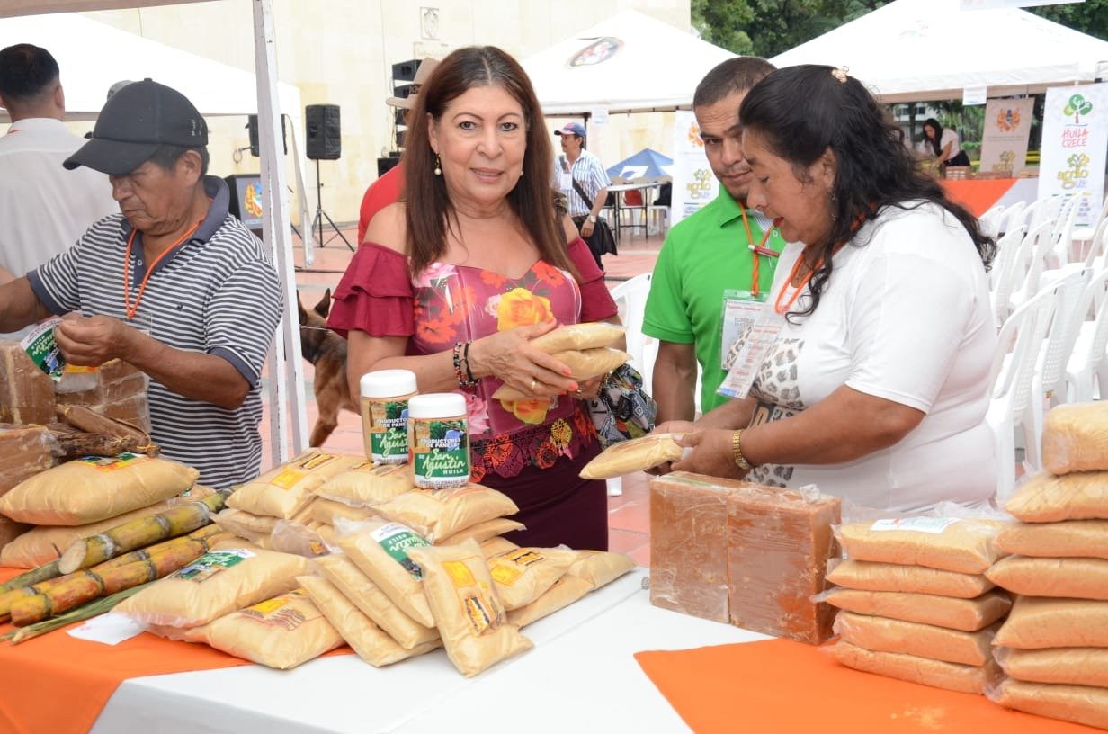 Con panelatón, inició ‘huilense compra huilense, compremos lo nuestro’ 3