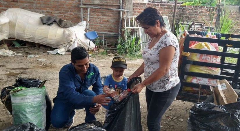 Positivas campañas de reciclaje en veredas y barrios de Paicol 2