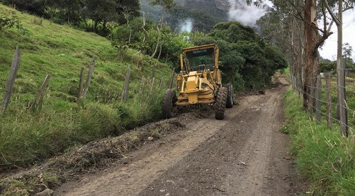 Alcaldía y comunidad de Acevedo se unen para mejorar sus vías 2