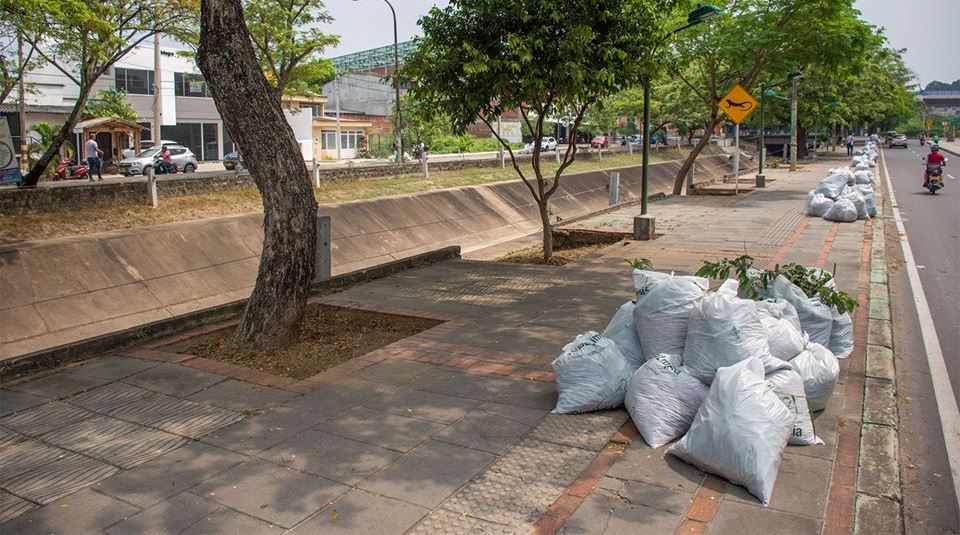 Exitosa jornada de aseo y ornato en el canal de la Avenida La Toma en Neiva 4