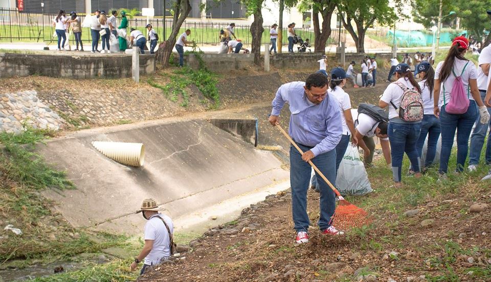 Exitosa jornada de aseo y ornato en el canal de la Avenida La Toma en Neiva 2