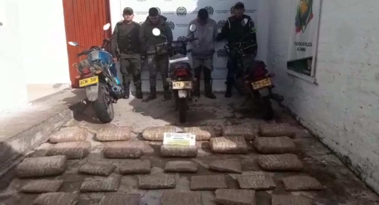 Intentaron escapar con 137 kilogramos de marihuana y se accidentaron 5