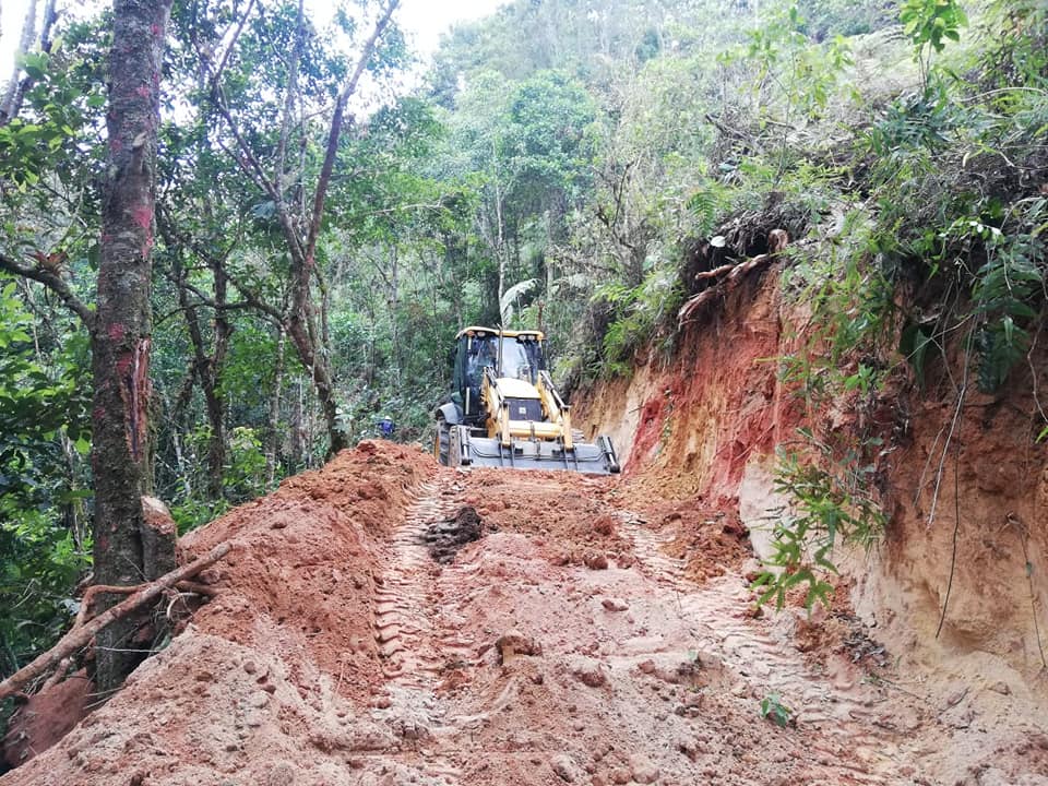 Frenan apertura ilegal de una carretera en Timaná 1