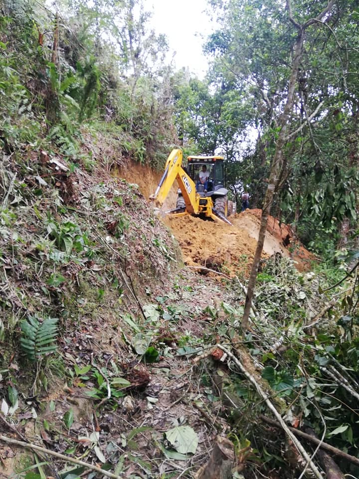 Frenan apertura ilegal de una carretera en Timaná 2