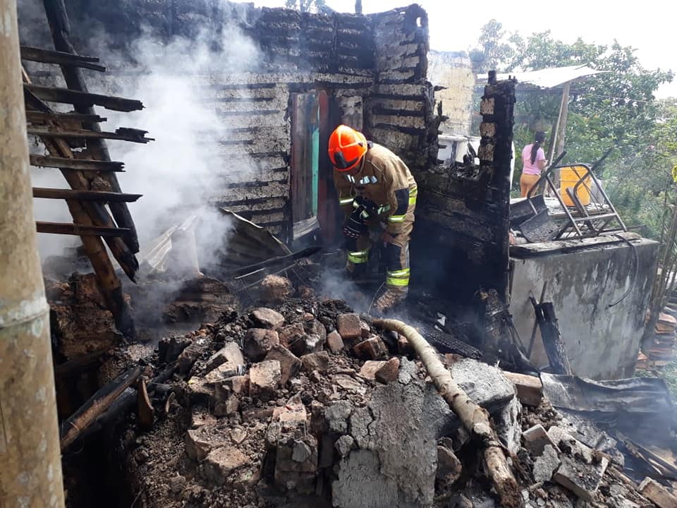 En Naranjal familia resultó gravemente afectada tras incendiarse su vivienda 2