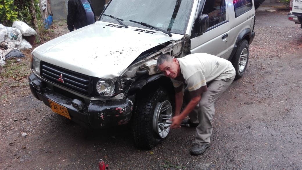 Reportan aparatosa colisión vehicular en la vía Altamira - Timaná 2