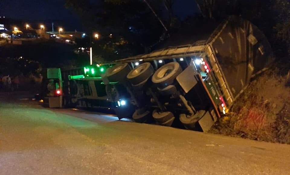 Emergencia por accidente vial en cercanías a Garzón 1